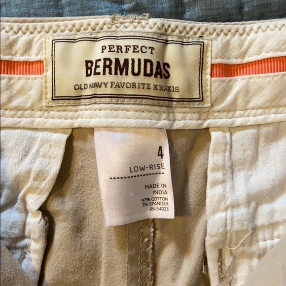 Khaki Old Navy Bermuda shorts - Picture 3 of 3